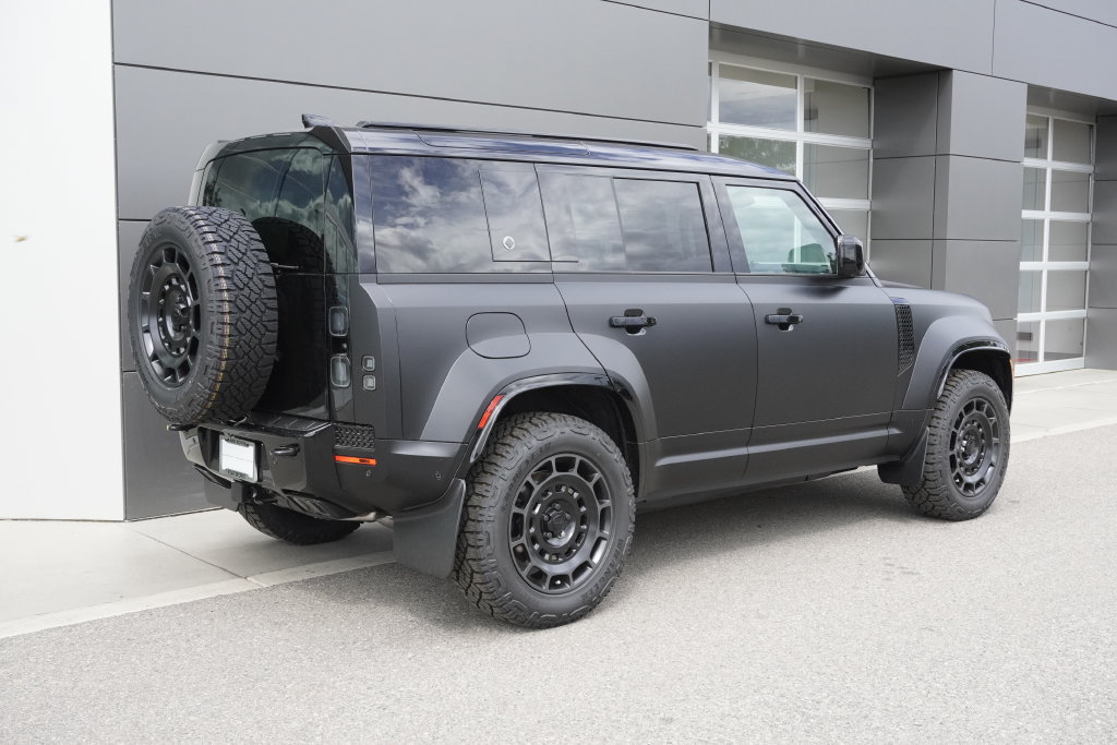 New 2026 Land Rover Defender 110 OCTA AWD/4WD image 4