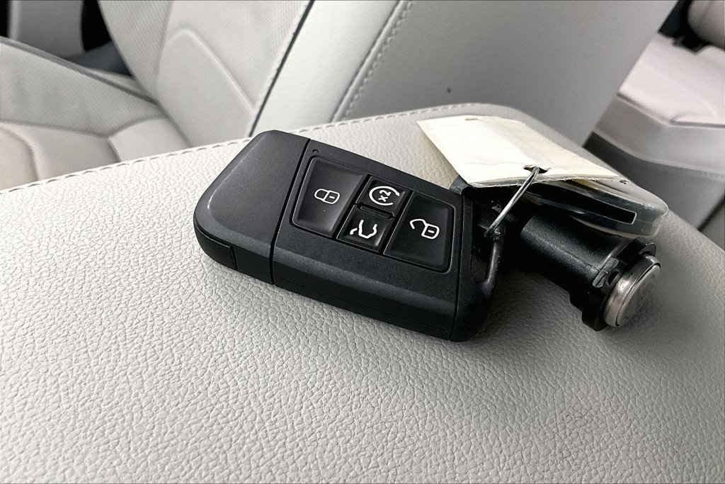Used 2024 Volkswagen Tiguan SEL R-Line AWD/4WD image 12