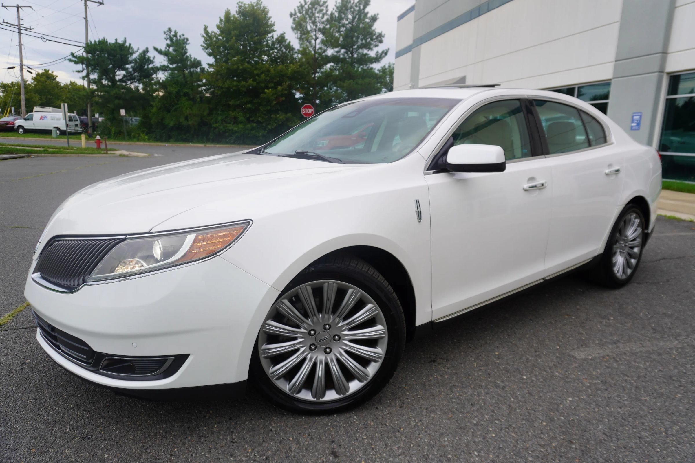 Used 2013 Lincoln MKS FWD image 3