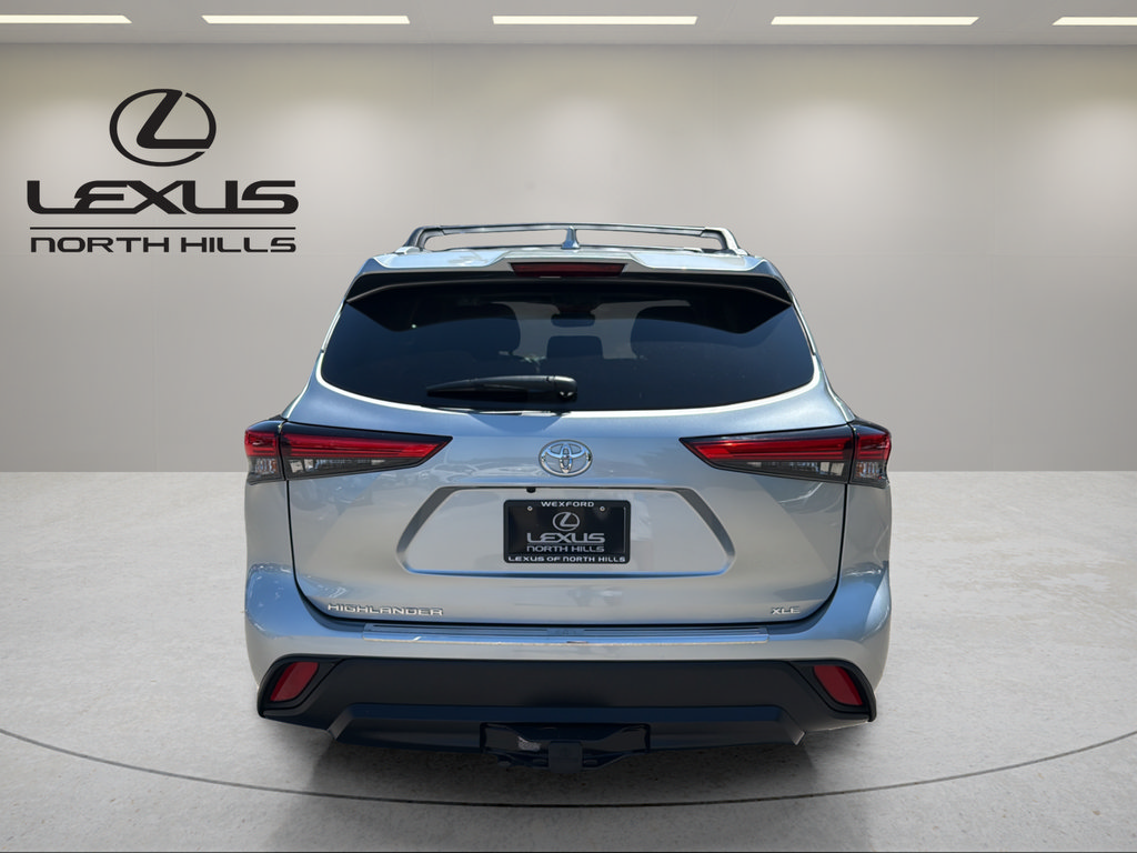 Used 2022 Toyota Highlander XLE FWD image 7