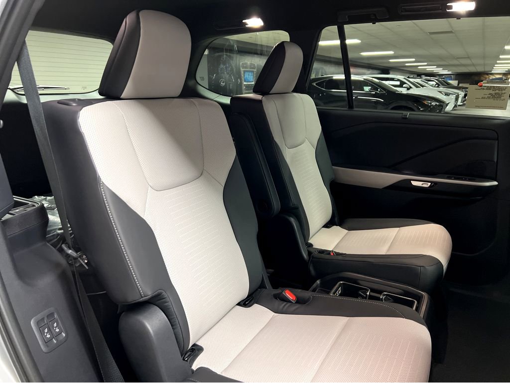 New 2026 Lexus TX 500h AWD image 22