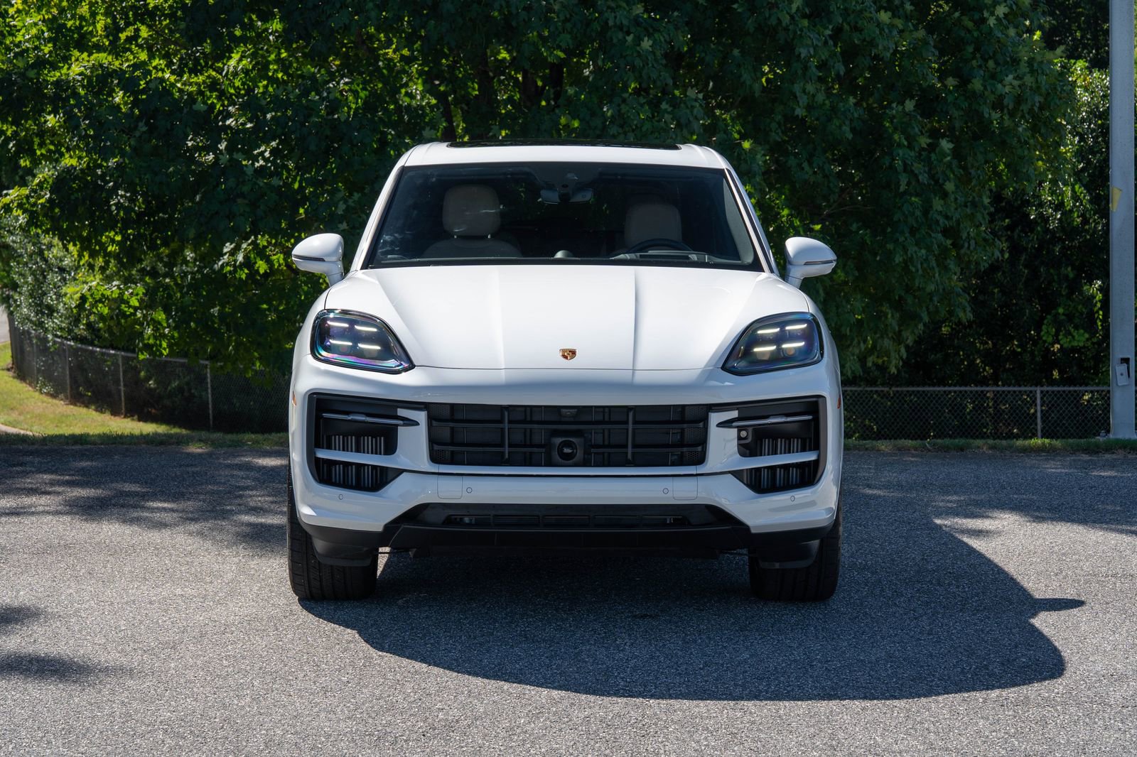 Certified 2025 Porsche Cayenne E-Hybrid w/ Premium Package Plus image 10
