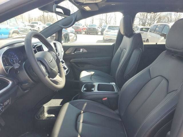 New 2026 Chrysler Pacifica Select FWD image 18