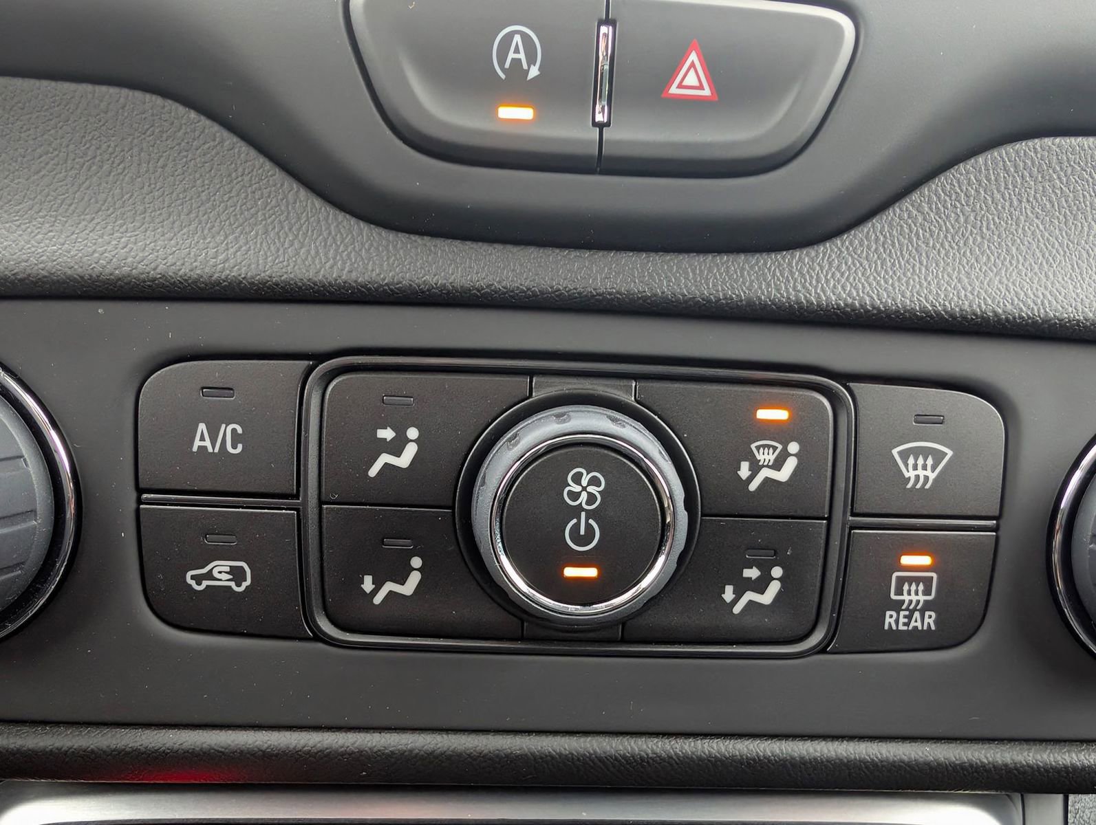 Used 2024 GMC Terrain SLE w/ Driver Convenience Package image 20