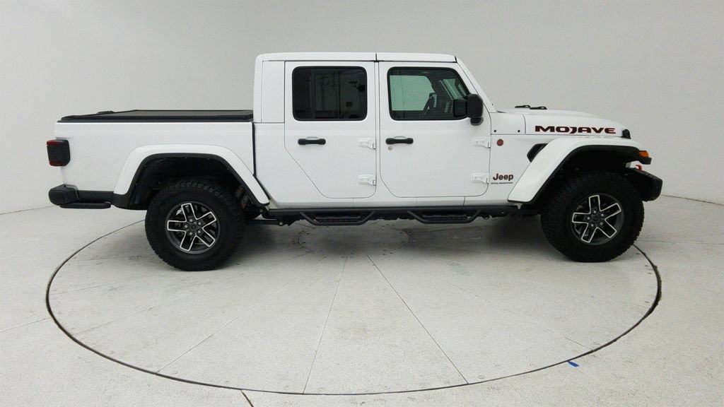Used 2024 Jeep Gladiator Mojave AWD/4WD image 8