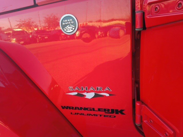 Used 2018 Jeep Wrangler Unlimited Sahara w/ Connectivity Group image 16