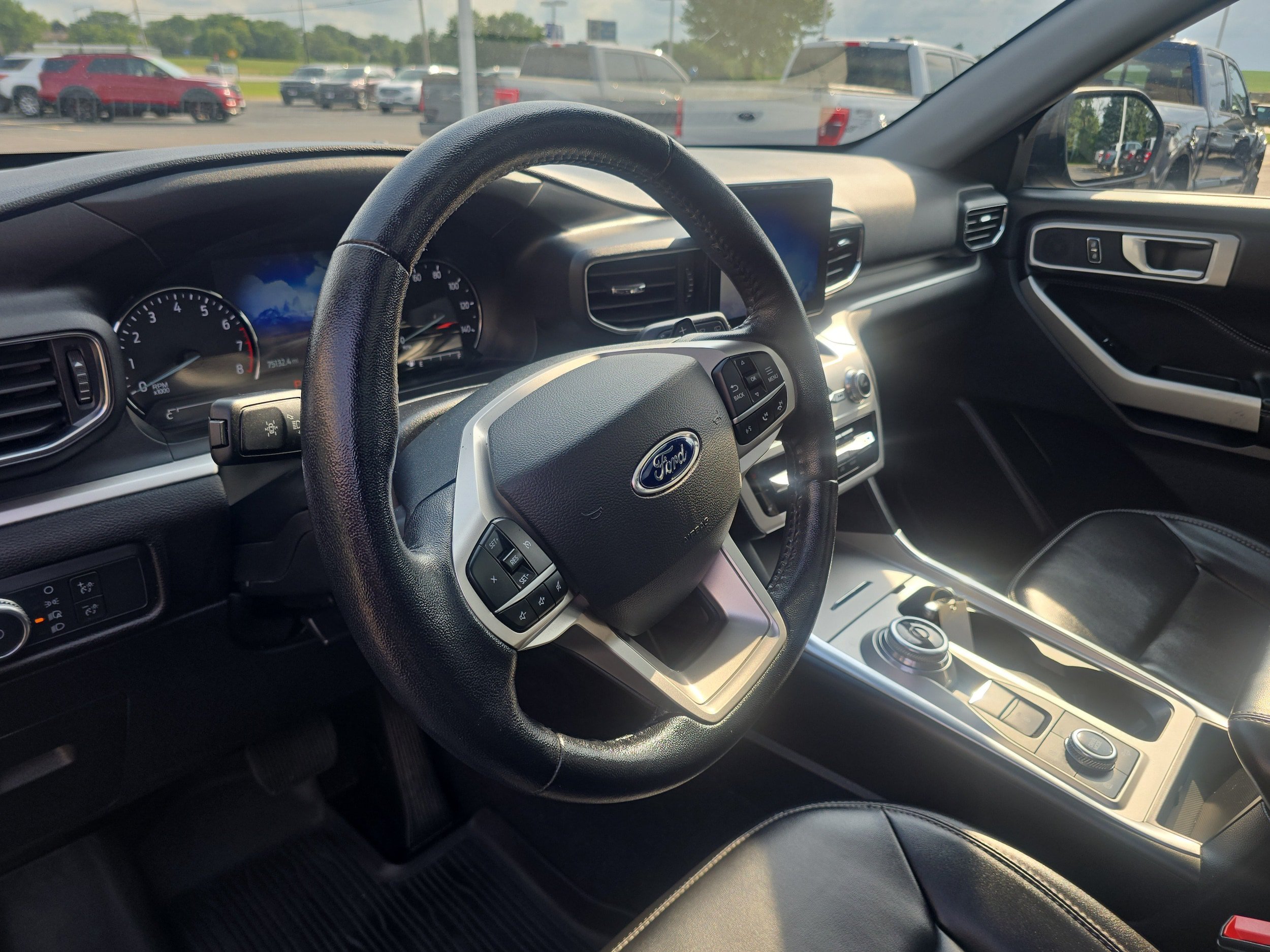 Used 2021 Ford Explorer XLT w/ Equipment Group 202A AWD/4WD image 10