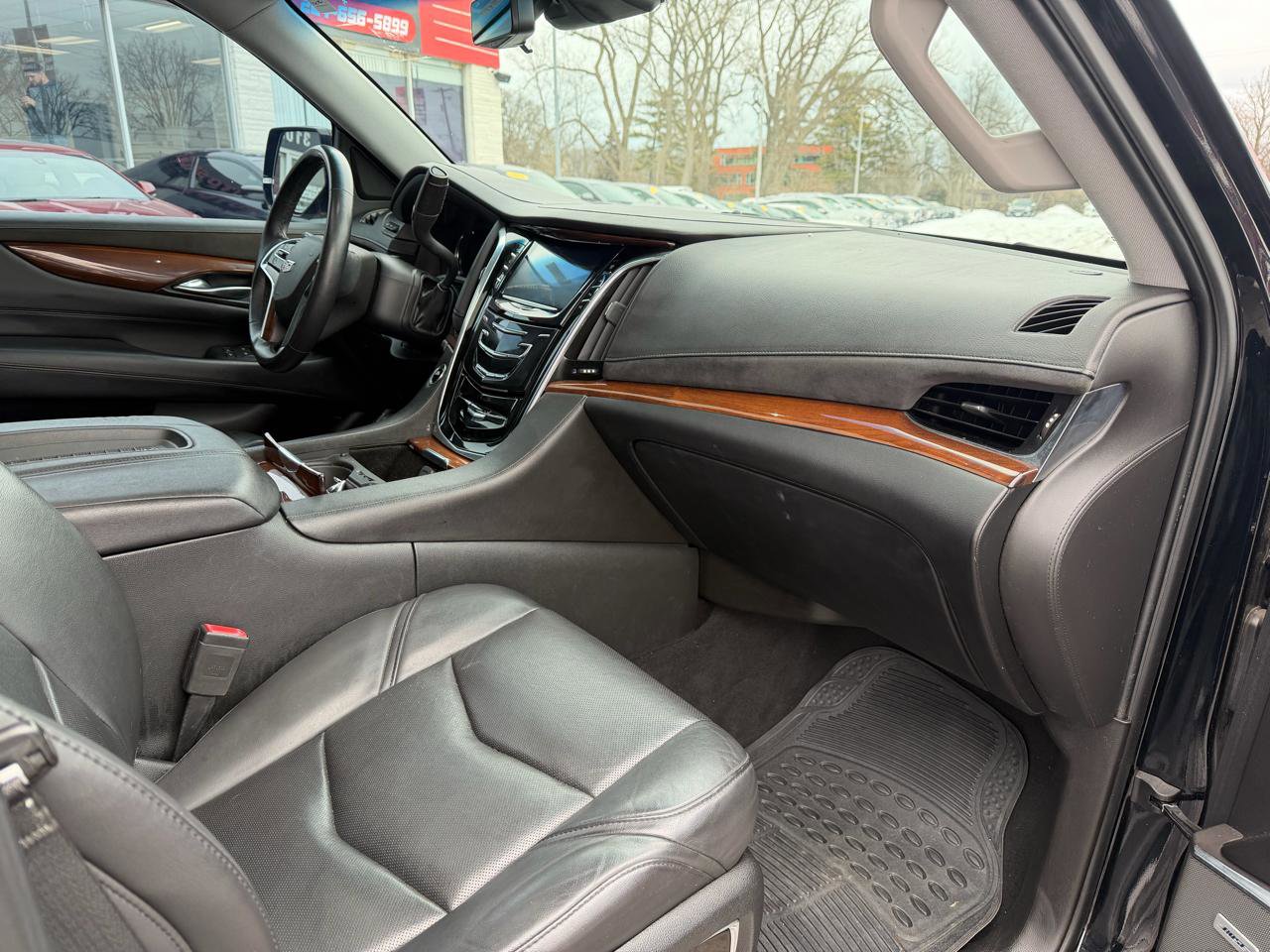 Used 2018 Cadillac Escalade Premium Luxury RWD image 28