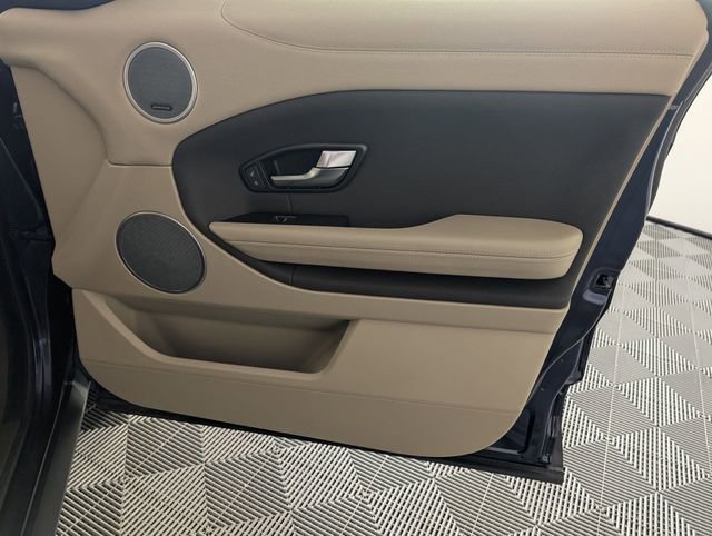 Used 2016 Land Rover Range Rover Evoque SE image 30