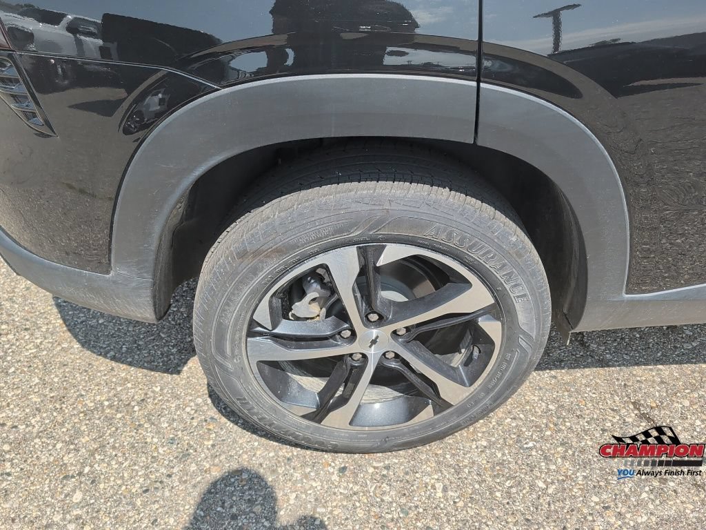 Used 2025 Chevrolet Trax RS w/ Driver Confidence Package FWD image 14