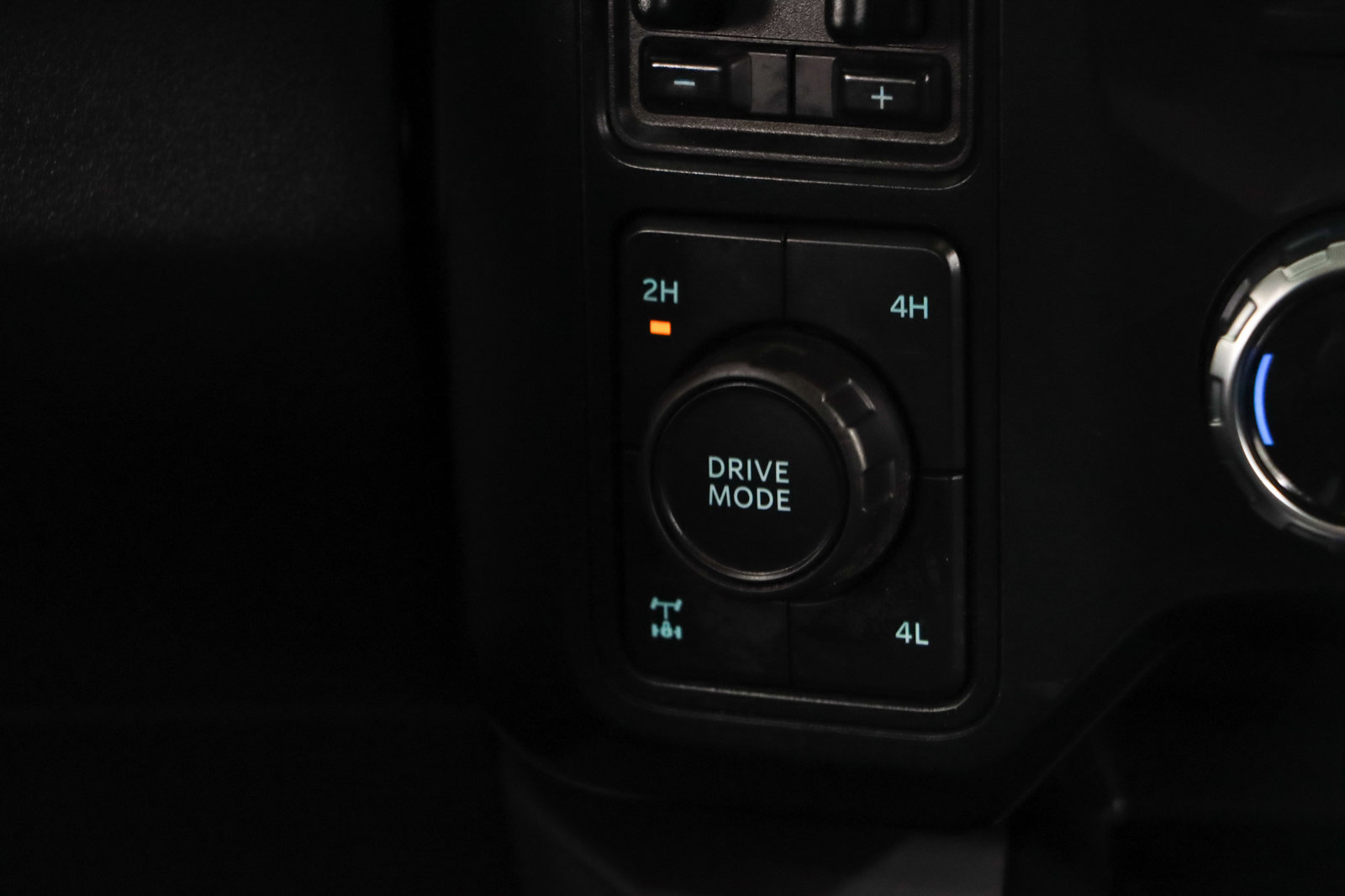 Used 2024 Ford F250 Lariat w/ Lariat Ultimate Package AWD/4WD image 23