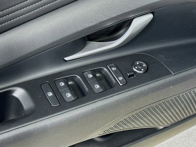 Used 2025 Hyundai Elantra SEL FWD image 20