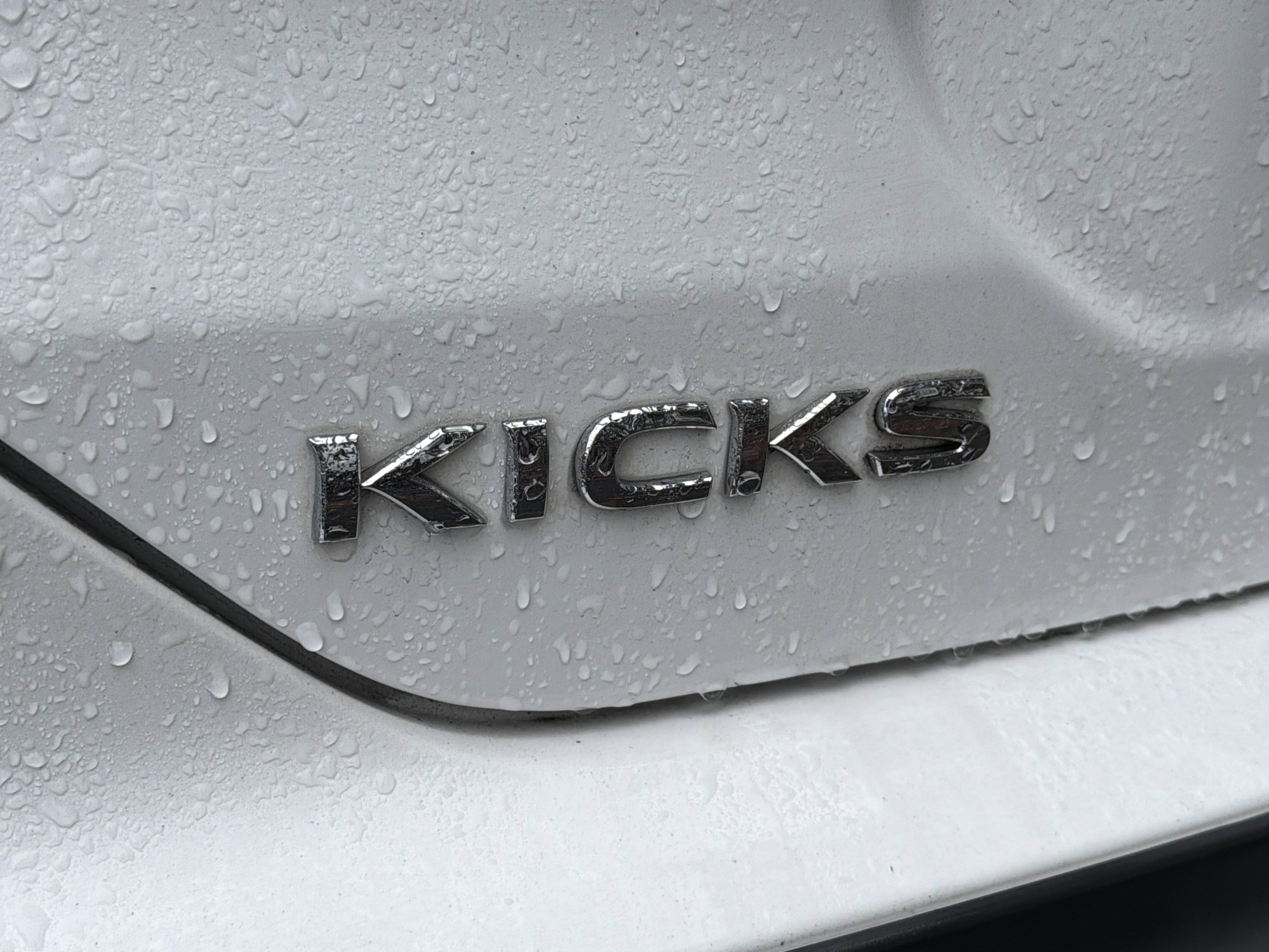 Used 2021 Nissan Kicks S image 8