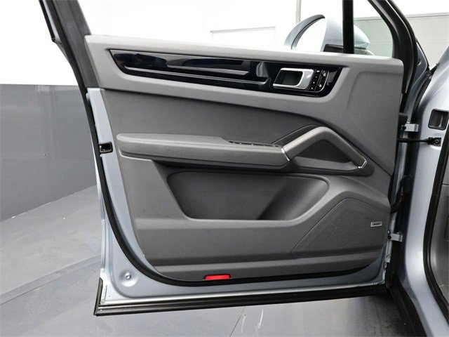 Used 2020 Porsche Cayenne S image 7