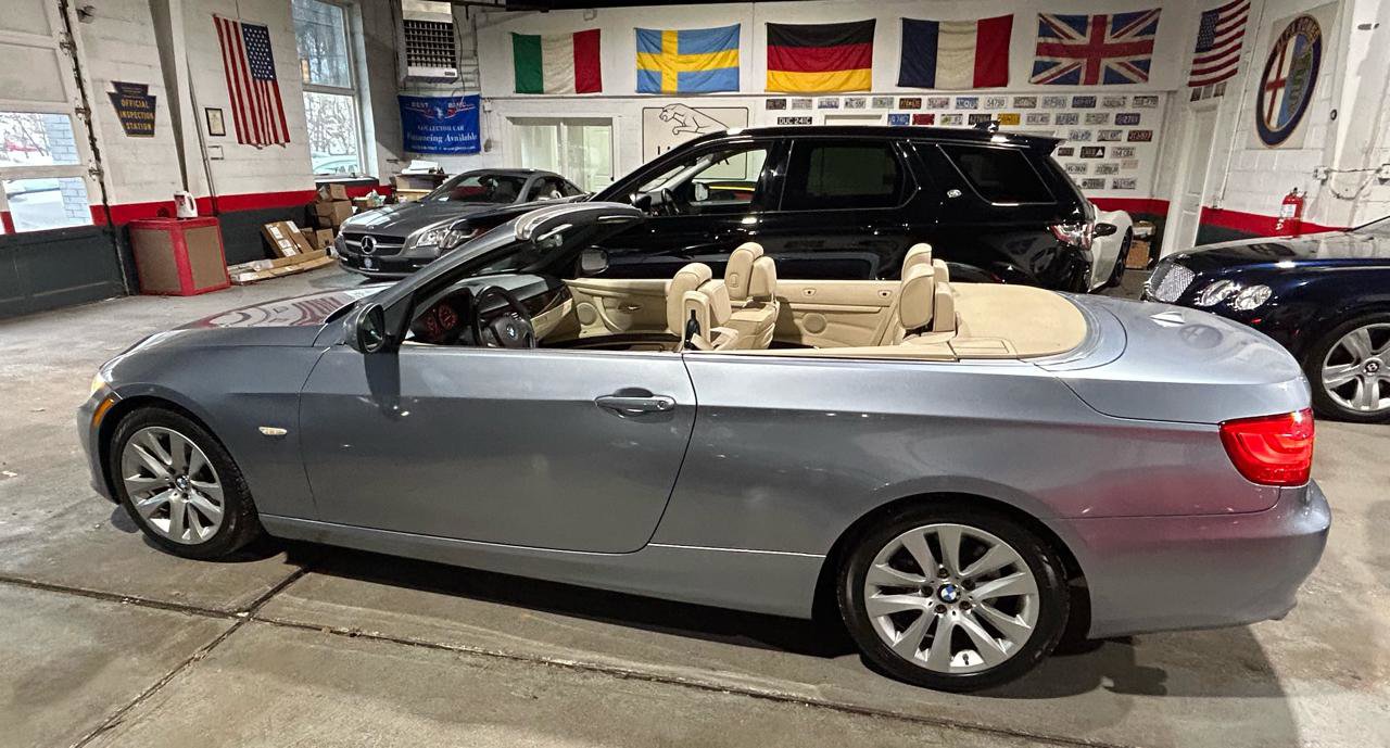 Used 2011 BMW 328i Convertible image 4