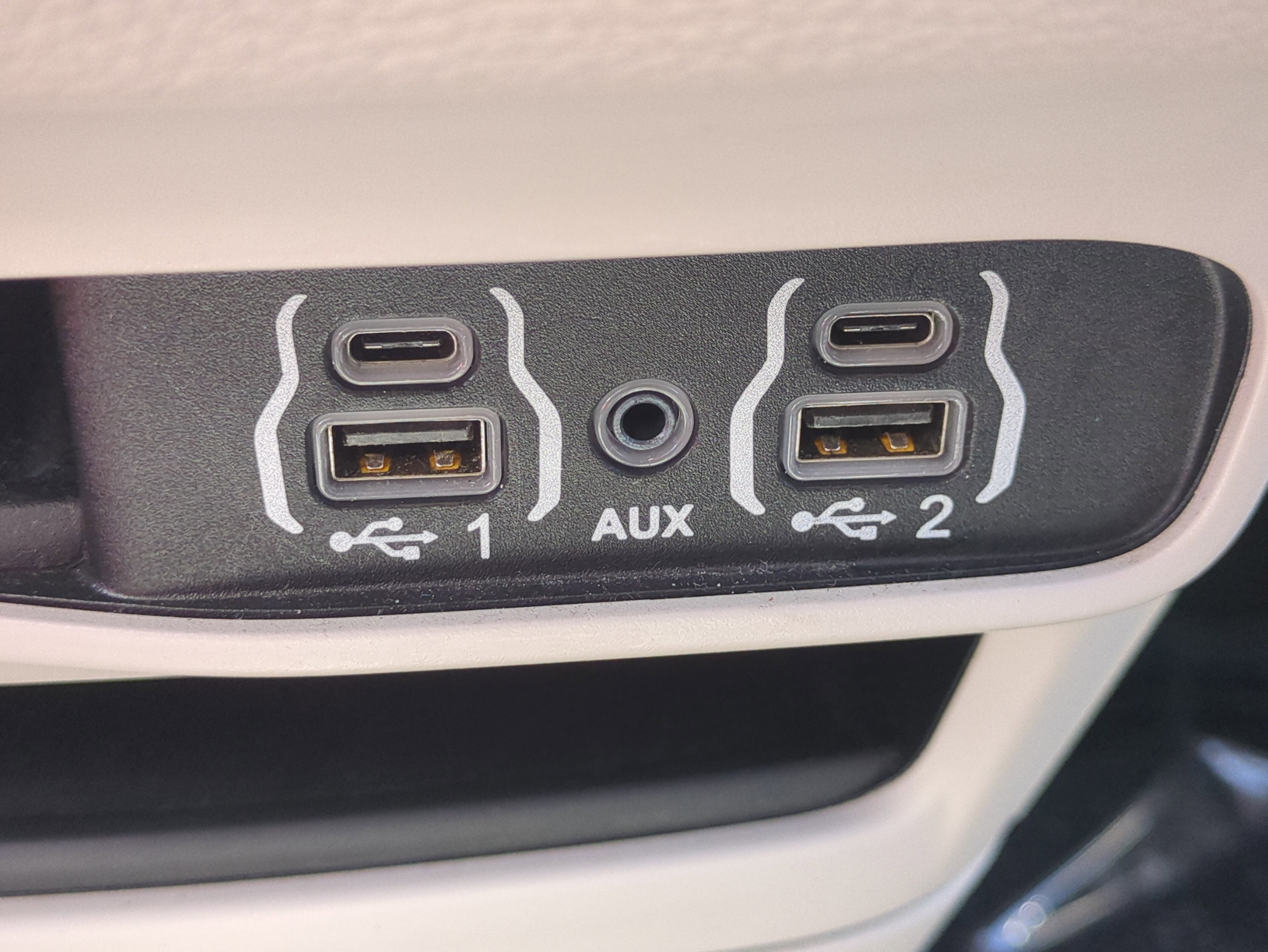 Certified 2023 Chrysler Pacifica Touring-L image 24