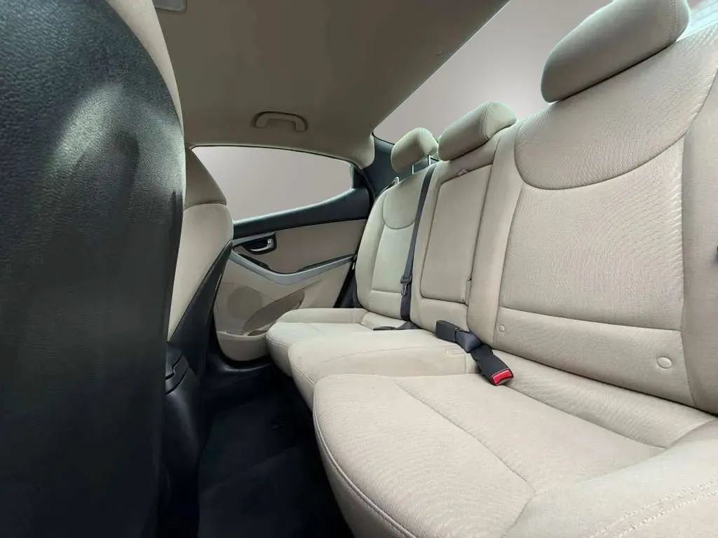 Used 2014 Hyundai Elantra SE w/ Option Group 02 FWD image 17