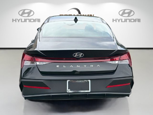 New 2026 Hyundai Elantra SE FWD image 6