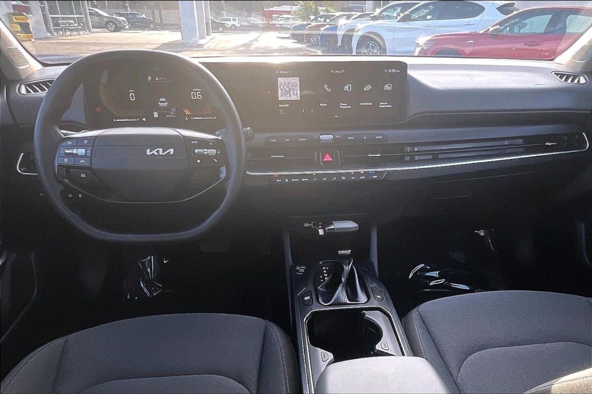 Used 2025 Kia K4 FWD image 12