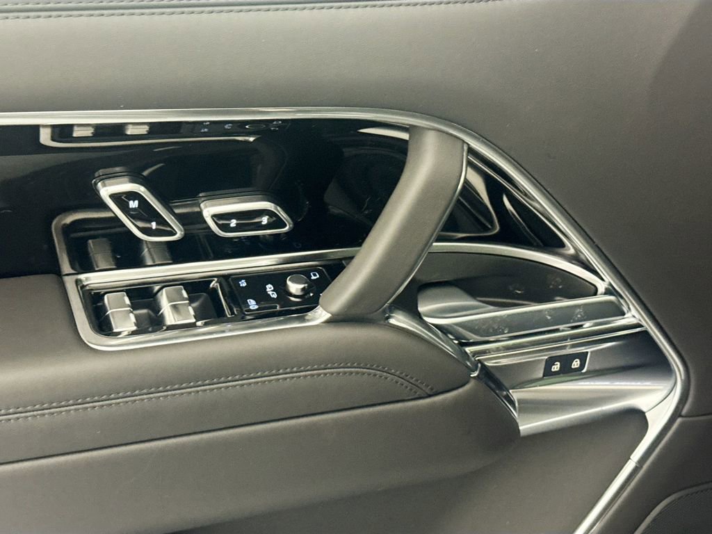 New 2026 Land Rover Range Rover Long Wheelbase SE image 17