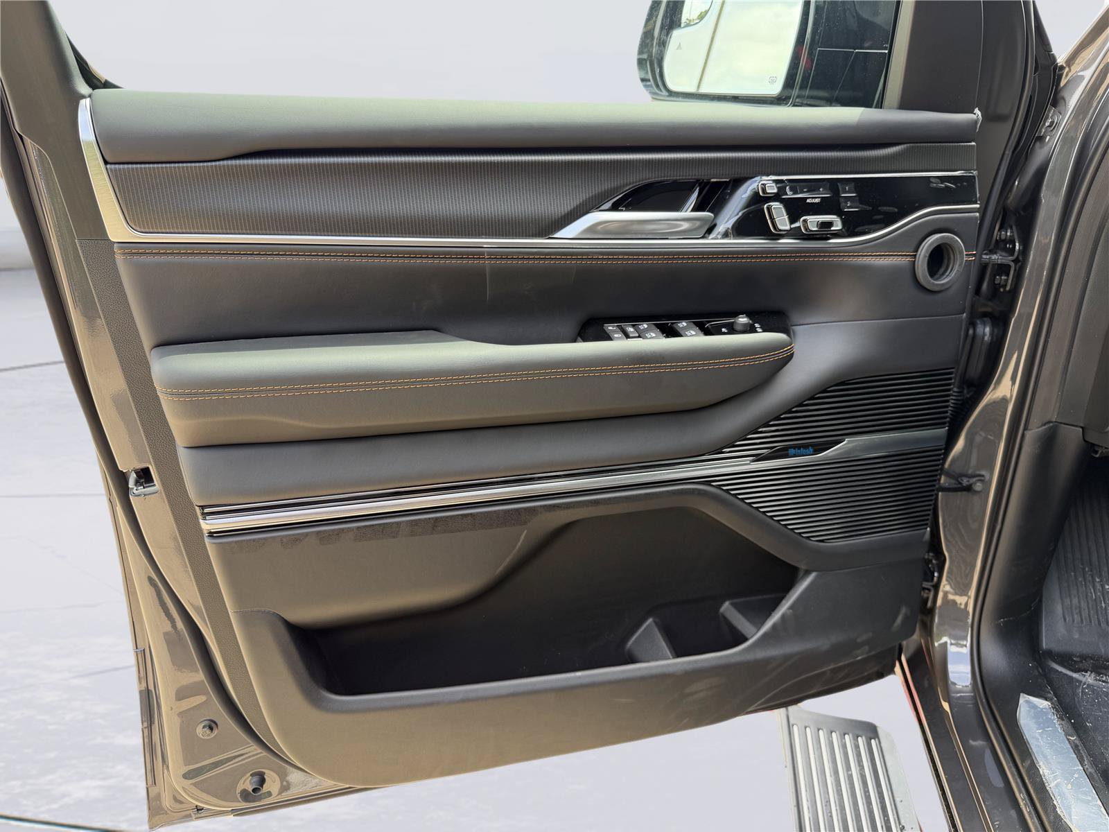 New 2026 Jeep Grand Wagoneer Summit AWD/4WD image 11