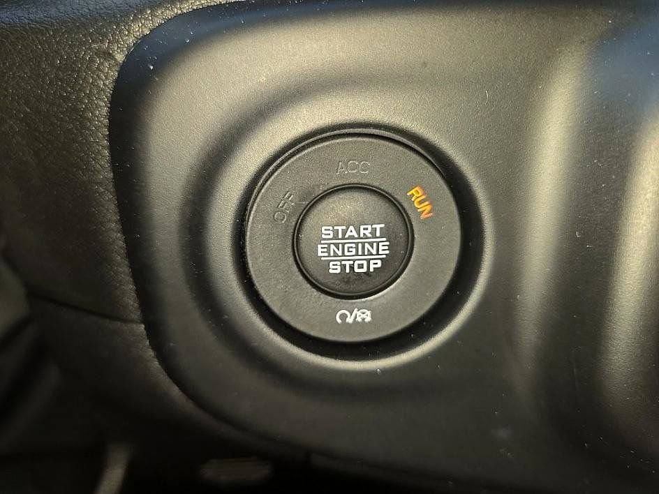 Used 2022 Jeep Wrangler Unlimited Sahara w/ Dual Top Group image 17