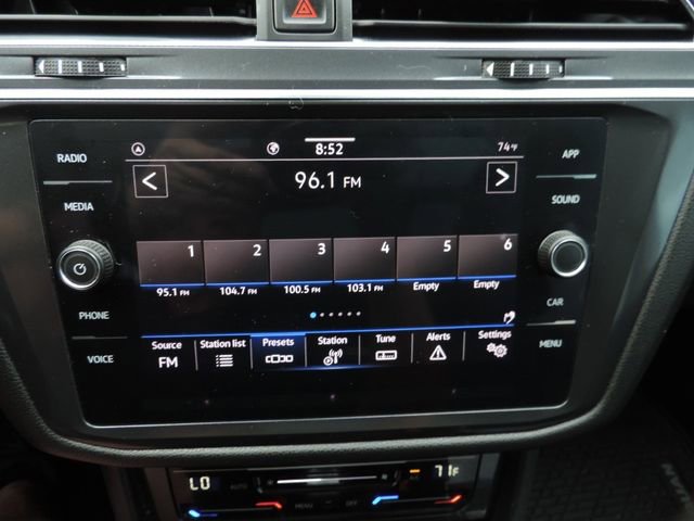 Used 2023 Volkswagen Tiguan SE w/ Panoramic Sunroof Package FWD image 23
