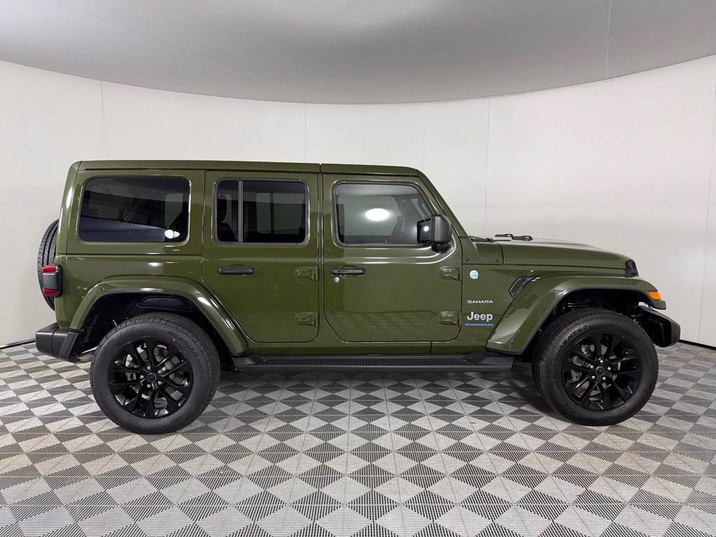 Used 2024 Jeep Wrangler Unlimited Sahara w/ Technology Group AWD/4WD image 5
