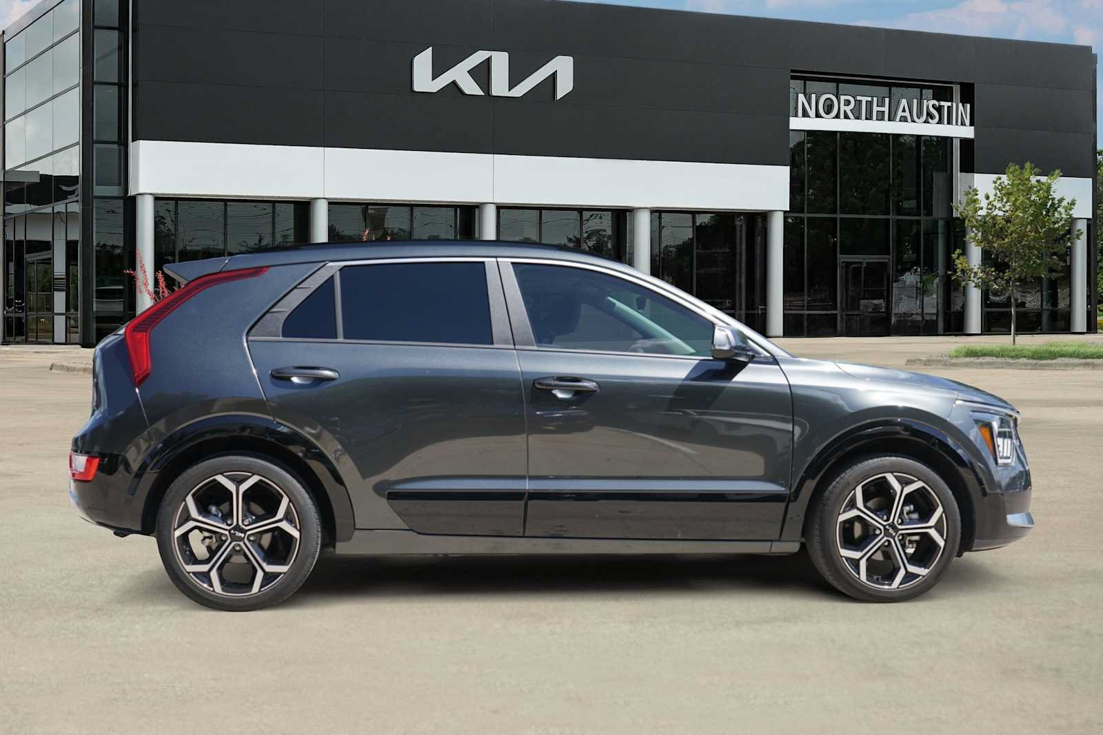 Certified 2024 Kia Niro EX Touring FWD image 6