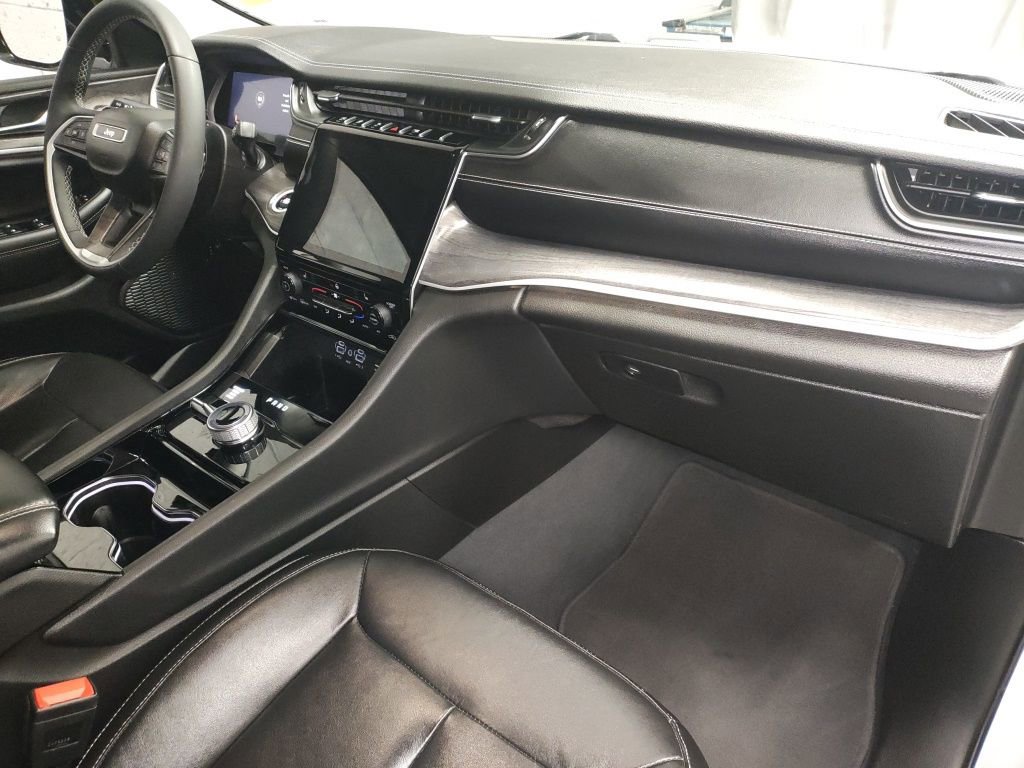 Used 2023 Jeep Grand Cherokee Limited image 8