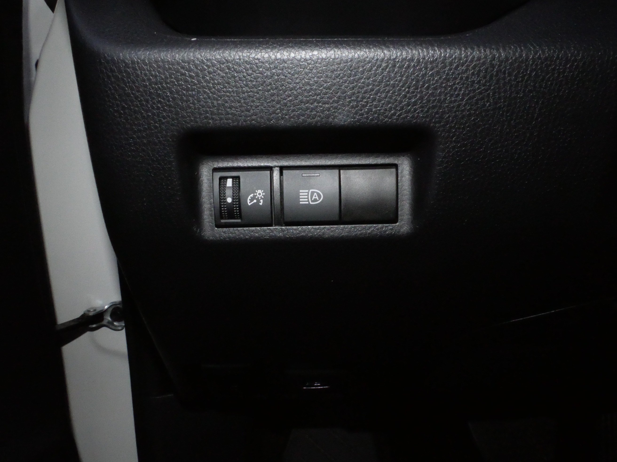 Certified 2025 Toyota RAV4 LE AWD/4WD image 27