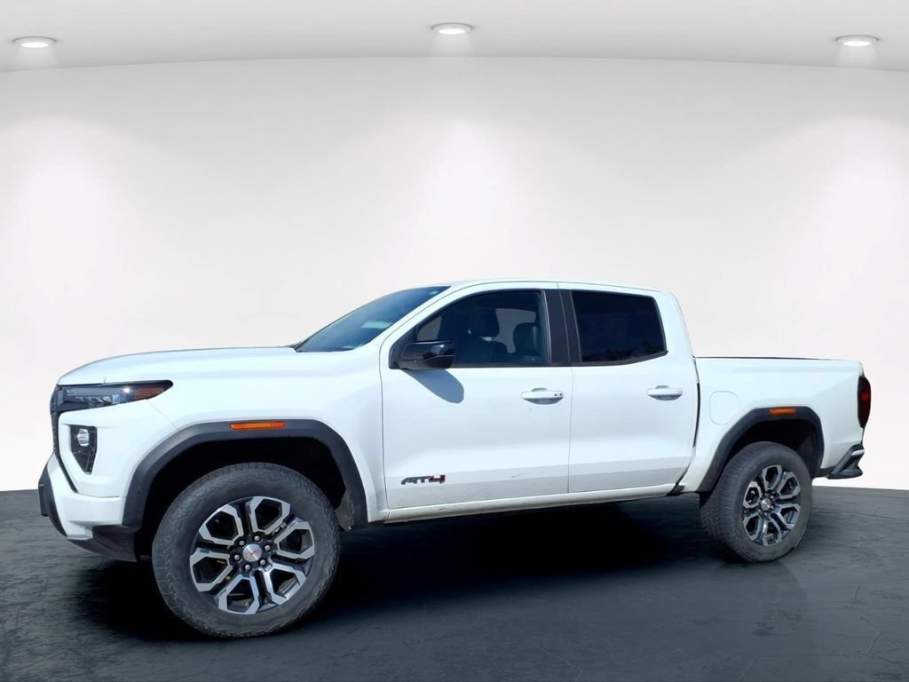 Used 2023 GMC Canyon AT4 w/ AT4 Premium Package AWD/4WD image 4