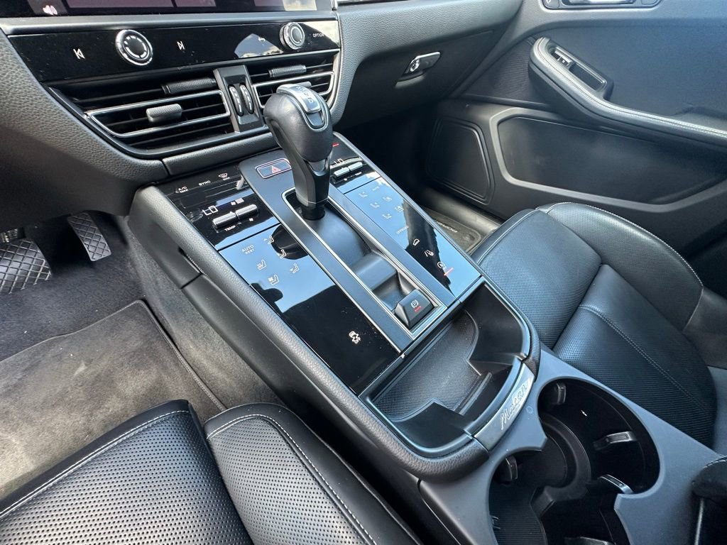 Certified 2023 Porsche Macan AWD/4WD image 27