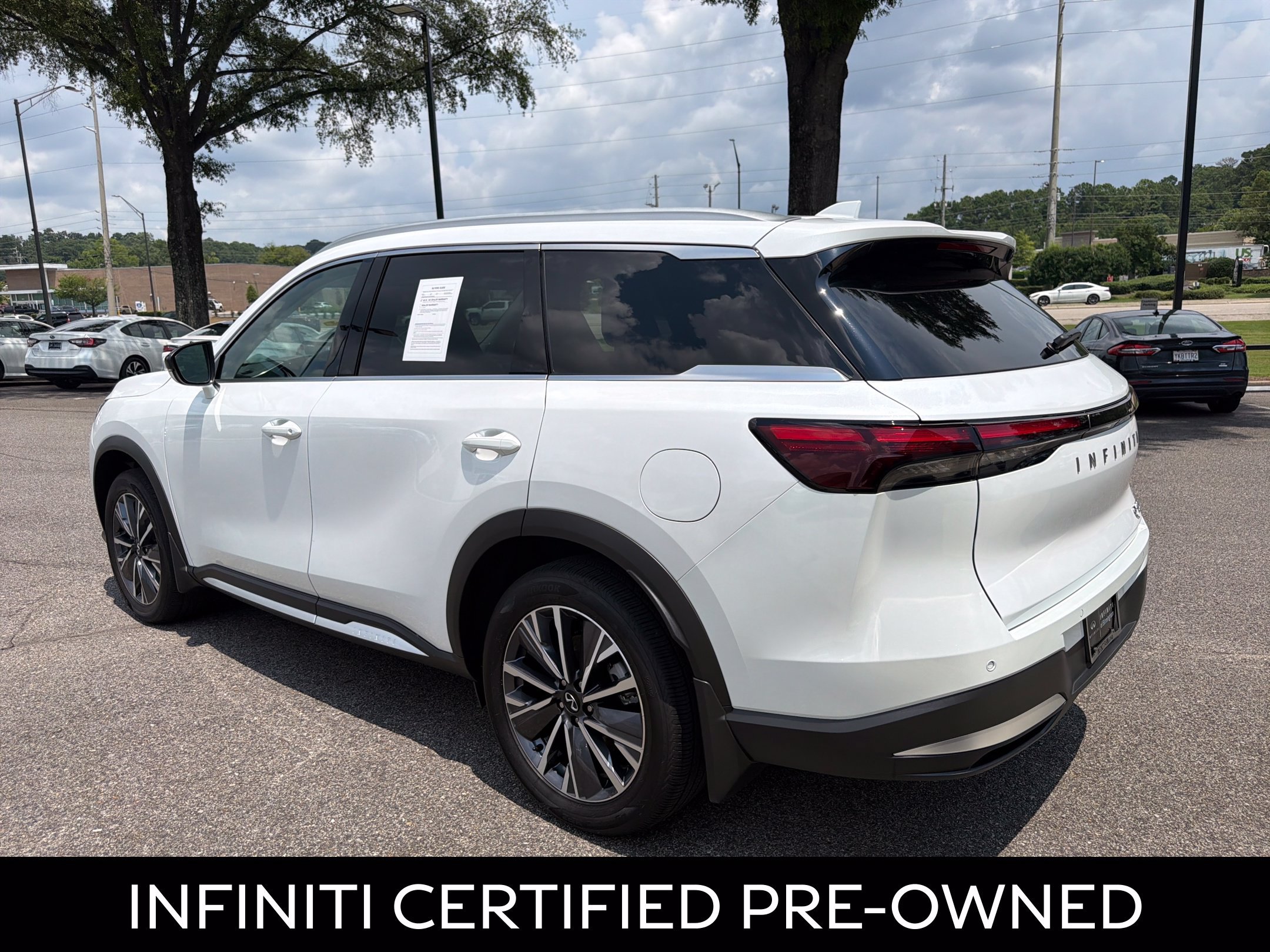 Certified 2026 INFINITI QX60 Luxe w/ Cargo Package FWD image 9