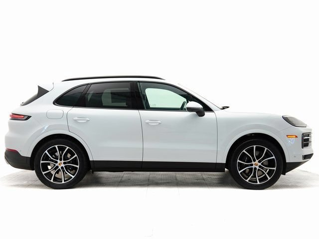 Certified 2025 Porsche Cayenne AWD/4WD image 32