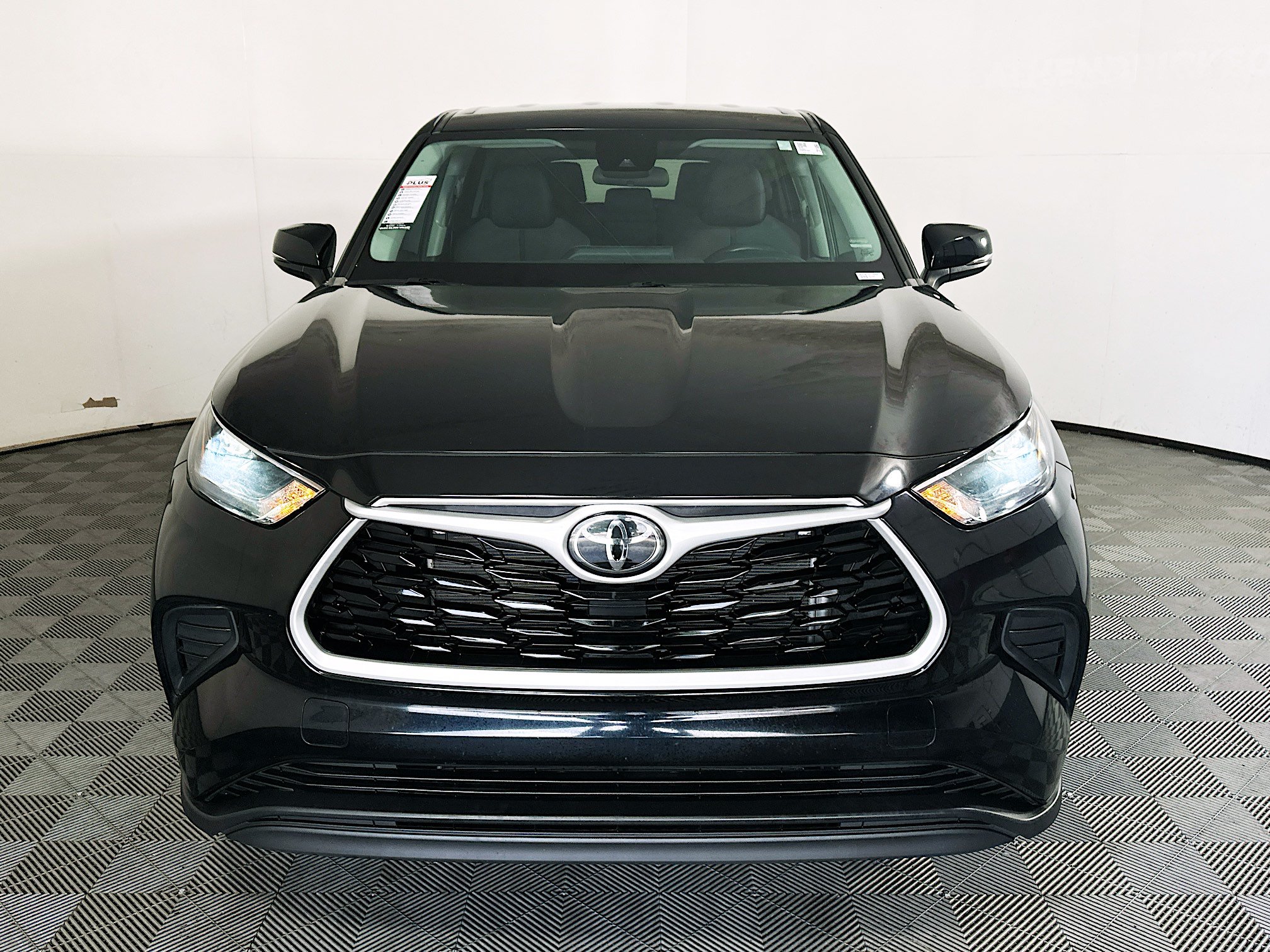 Used 2023 Toyota Highlander L FWD image 8