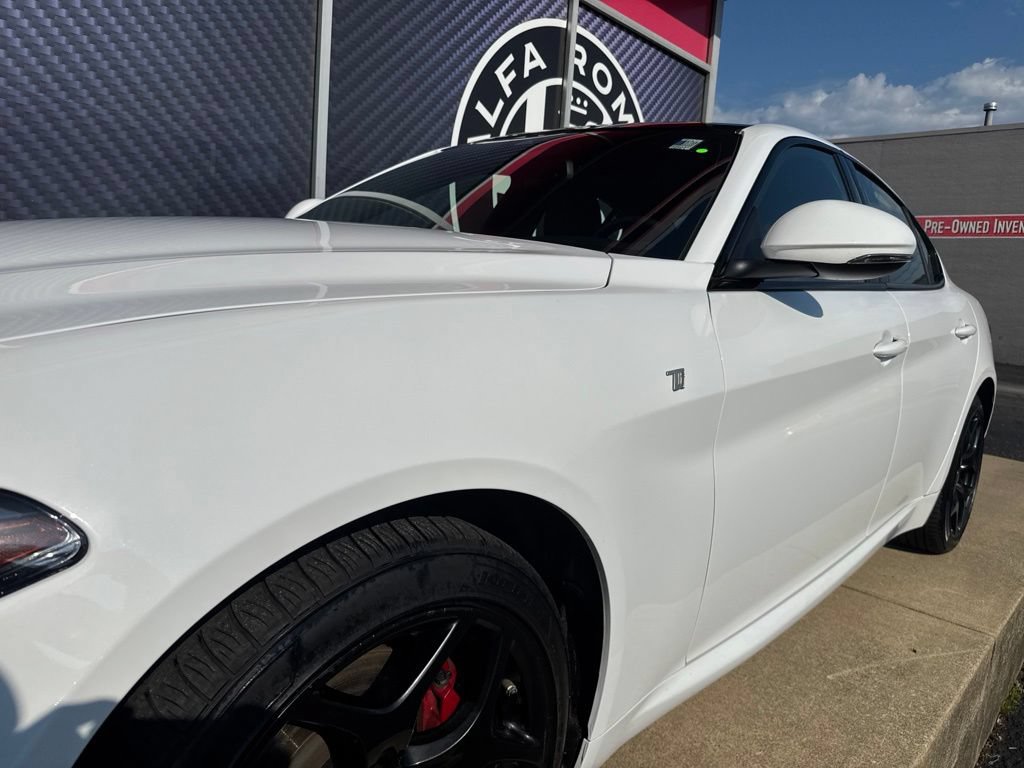 Used 2022 Alfa Romeo Giulia Ti AWD/4WD image 17