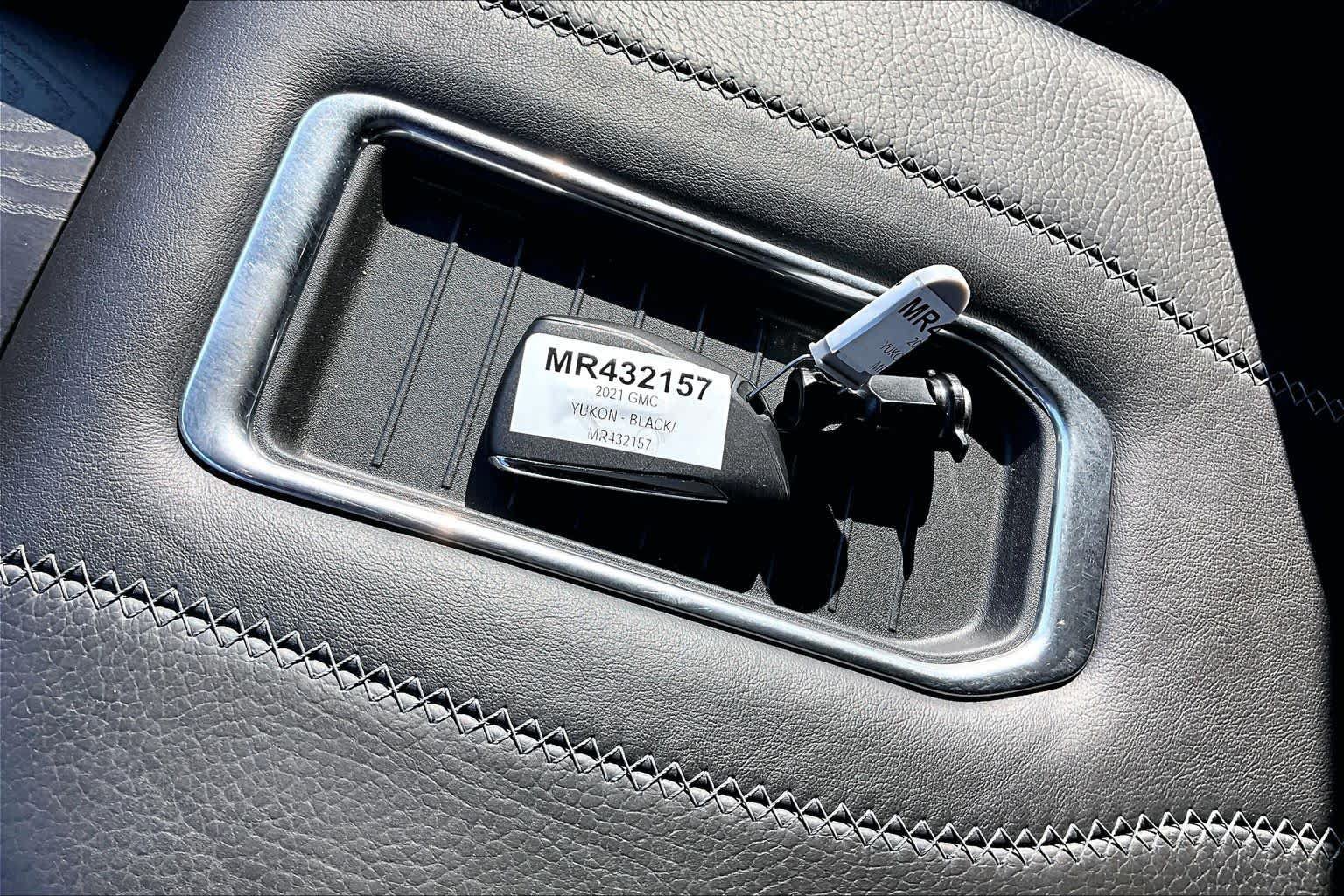 Used 2021 GMC Yukon Denali AWD/4WD image 14