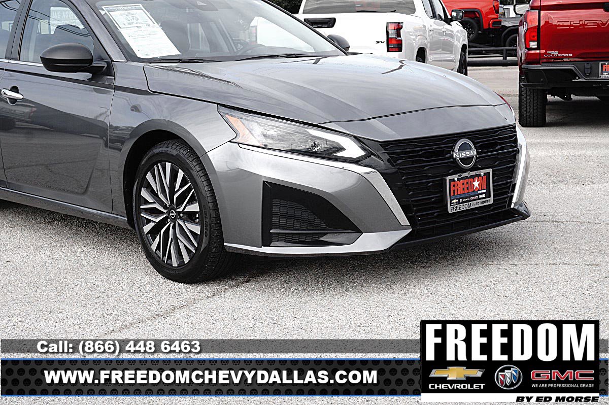 Used 2024 Nissan Altima 2.5 SV FWD image 41