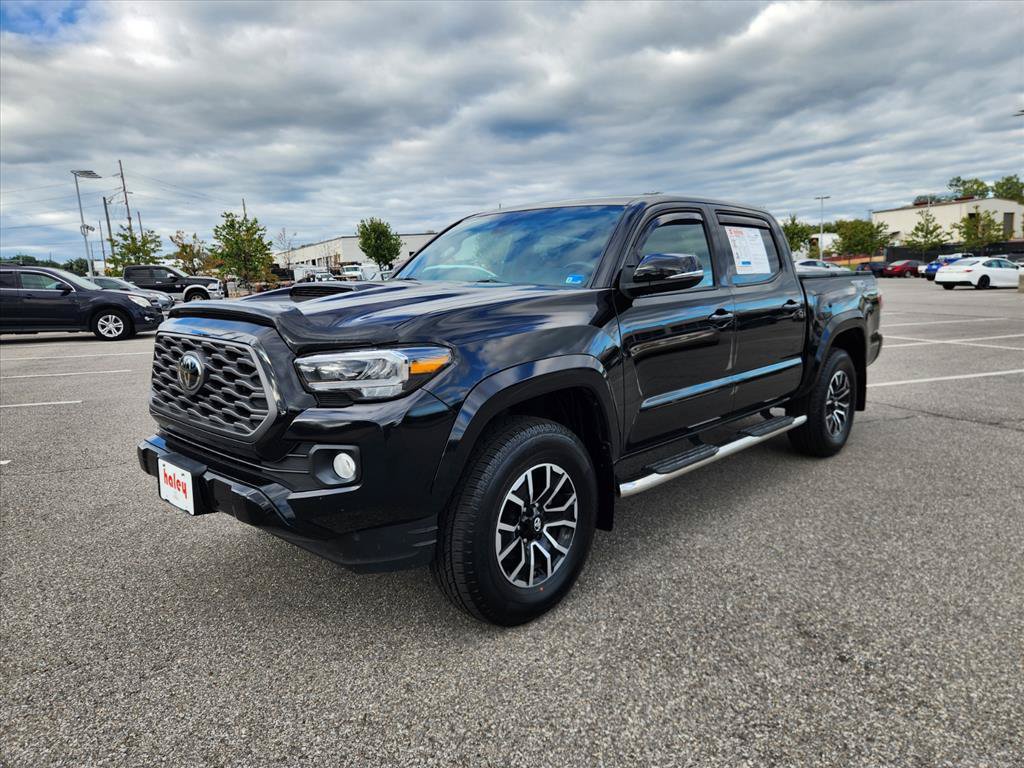 Used 2020 Toyota Tacoma TRD Sport w/ TRD Premium Sport Package AWD/4WD image 9