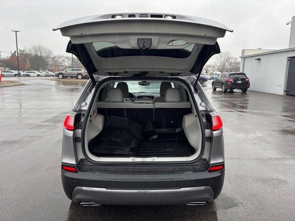 Used 2019 Jeep Cherokee Limited image 7