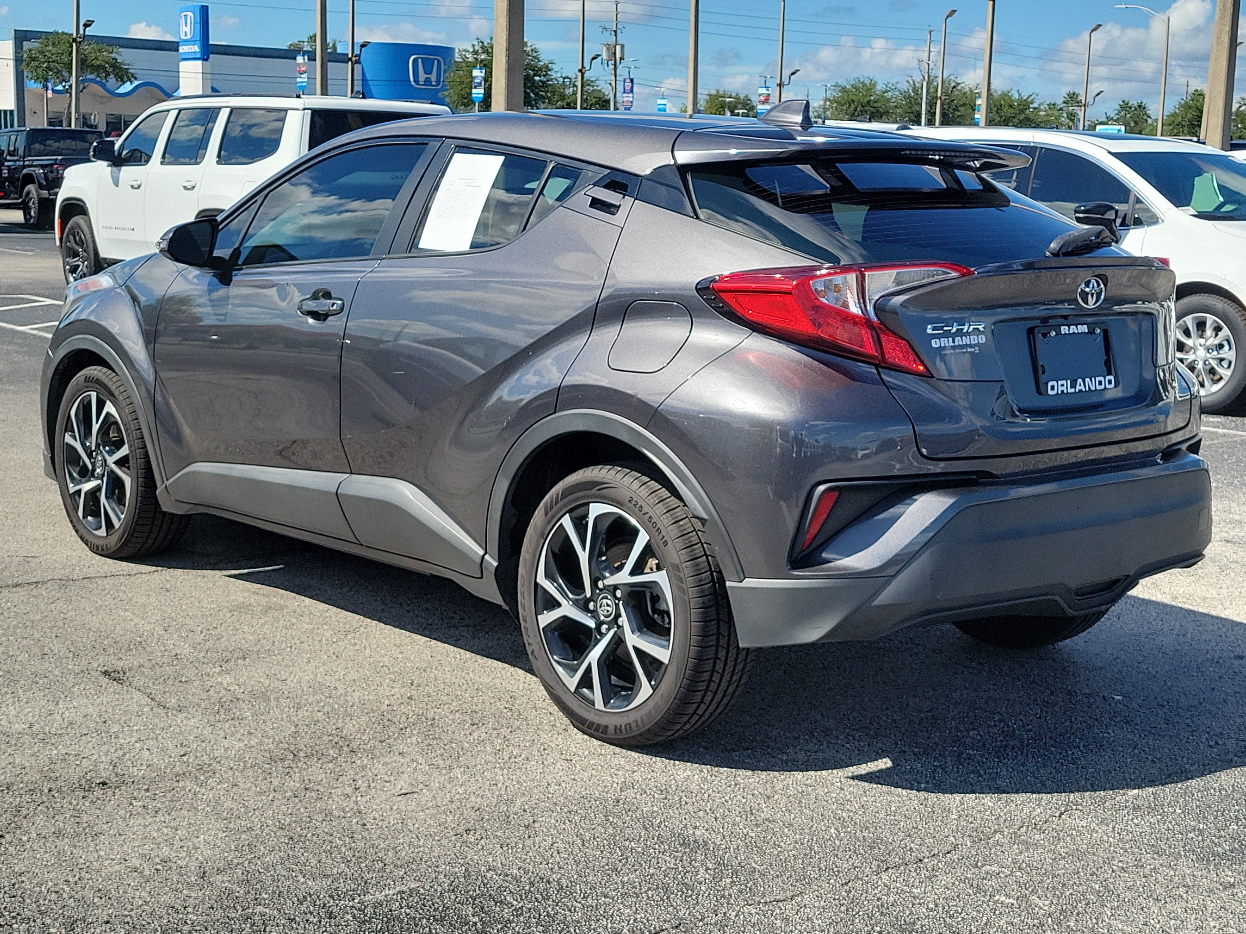 Used 2019 Toyota C-HR XLE FWD image 5