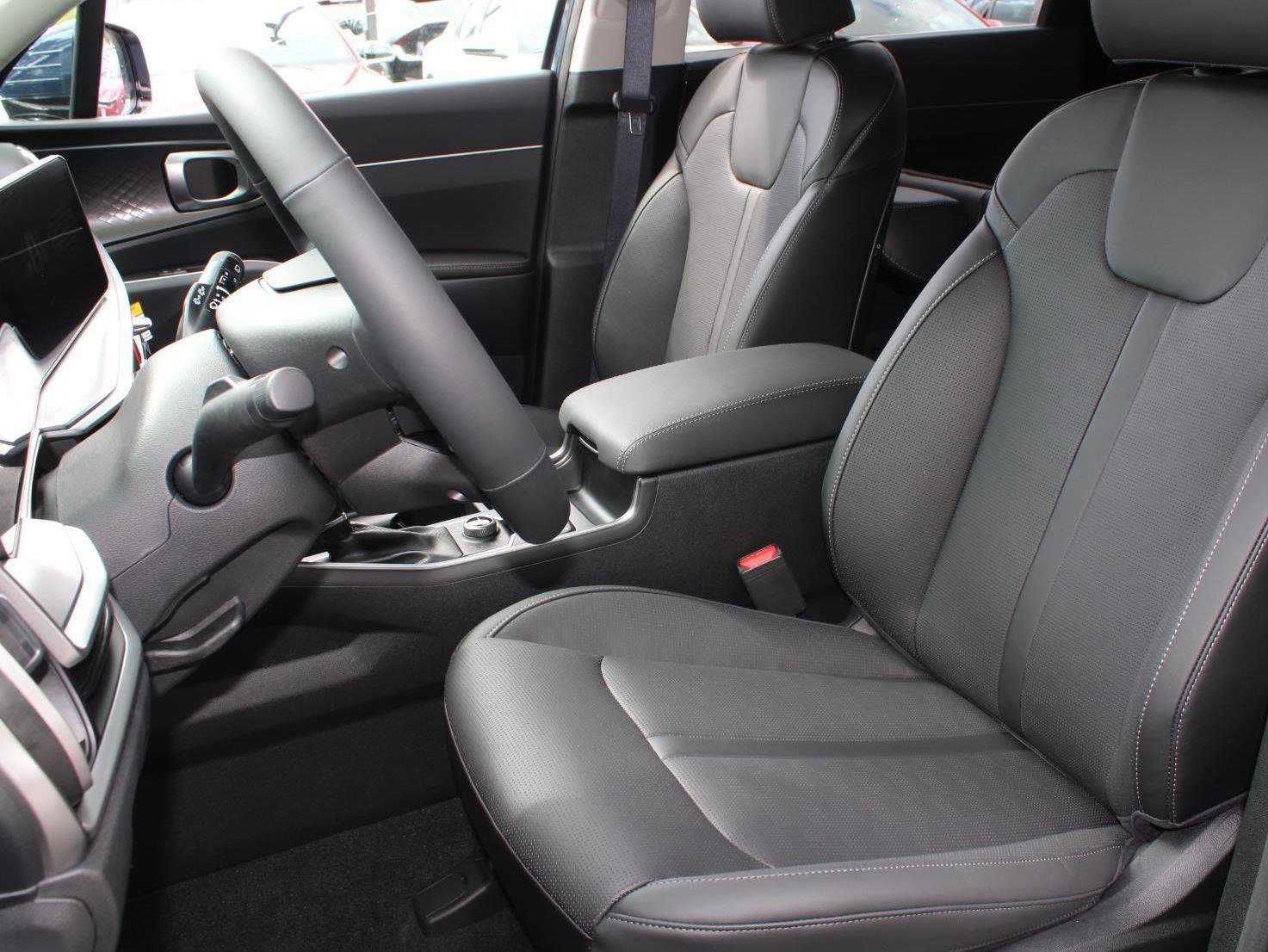 New 2026 Kia Sorento S w/ S Panoramic Sunroof Package image 16