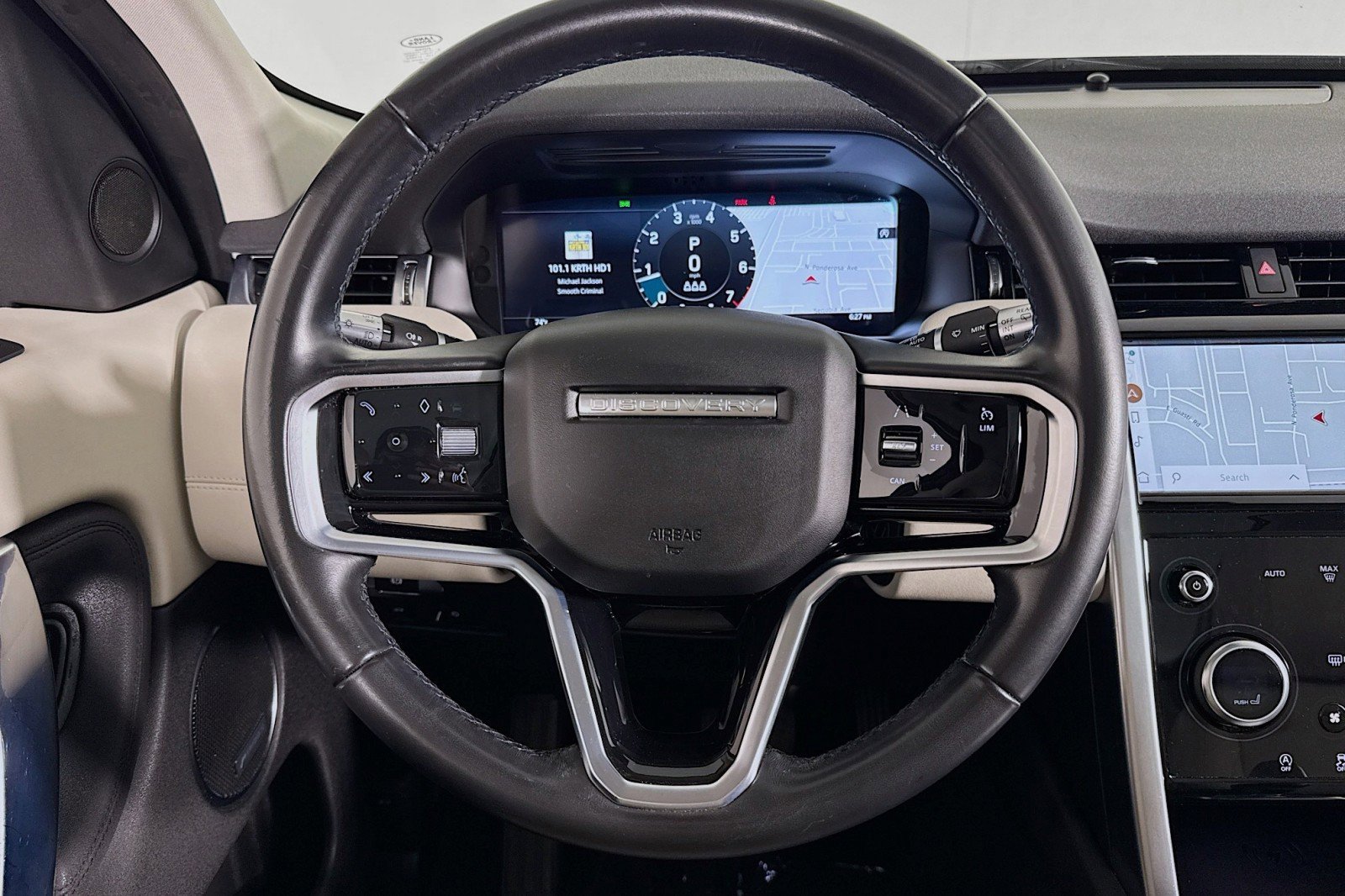 Used 2022 Land Rover Discovery Sport SE image 17