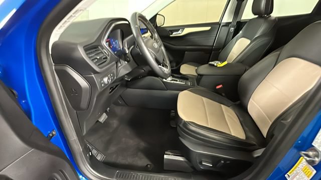 Used 2021 Ford Escape Titanium w/ Titanium Premium Package FWD image 11