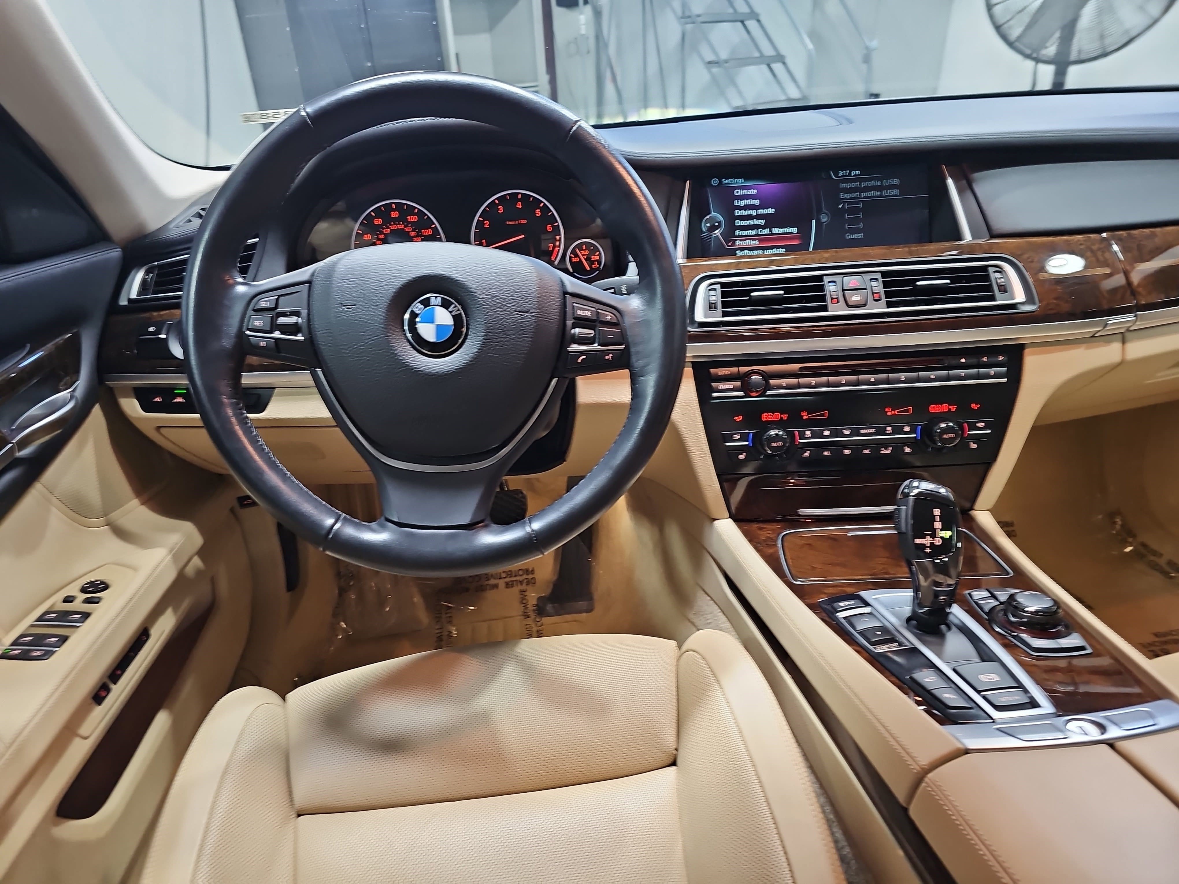 Used 2013 BMW 750Li image 16
