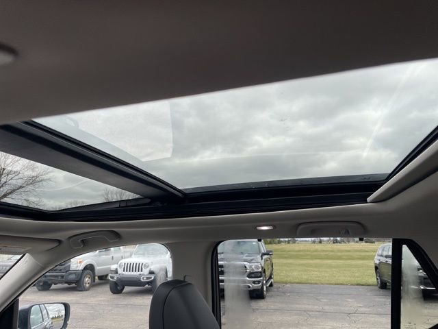 Used 2025 Honda Pilot Touring image 10