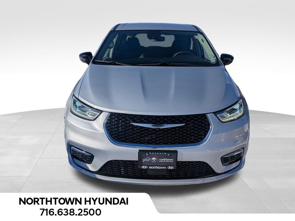 Used 2024 Chrysler Pacifica Touring-L image 12