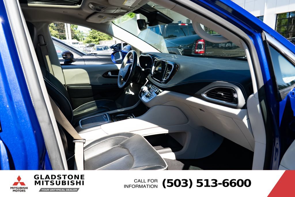 Used 2021 Chrysler Pacifica Limited AWD/4WD image 25