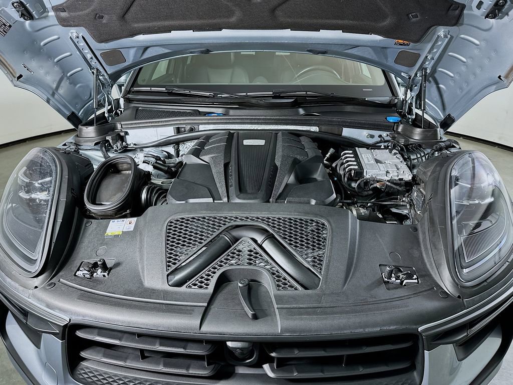 Certified 2023 Porsche Macan S AWD/4WD image 33